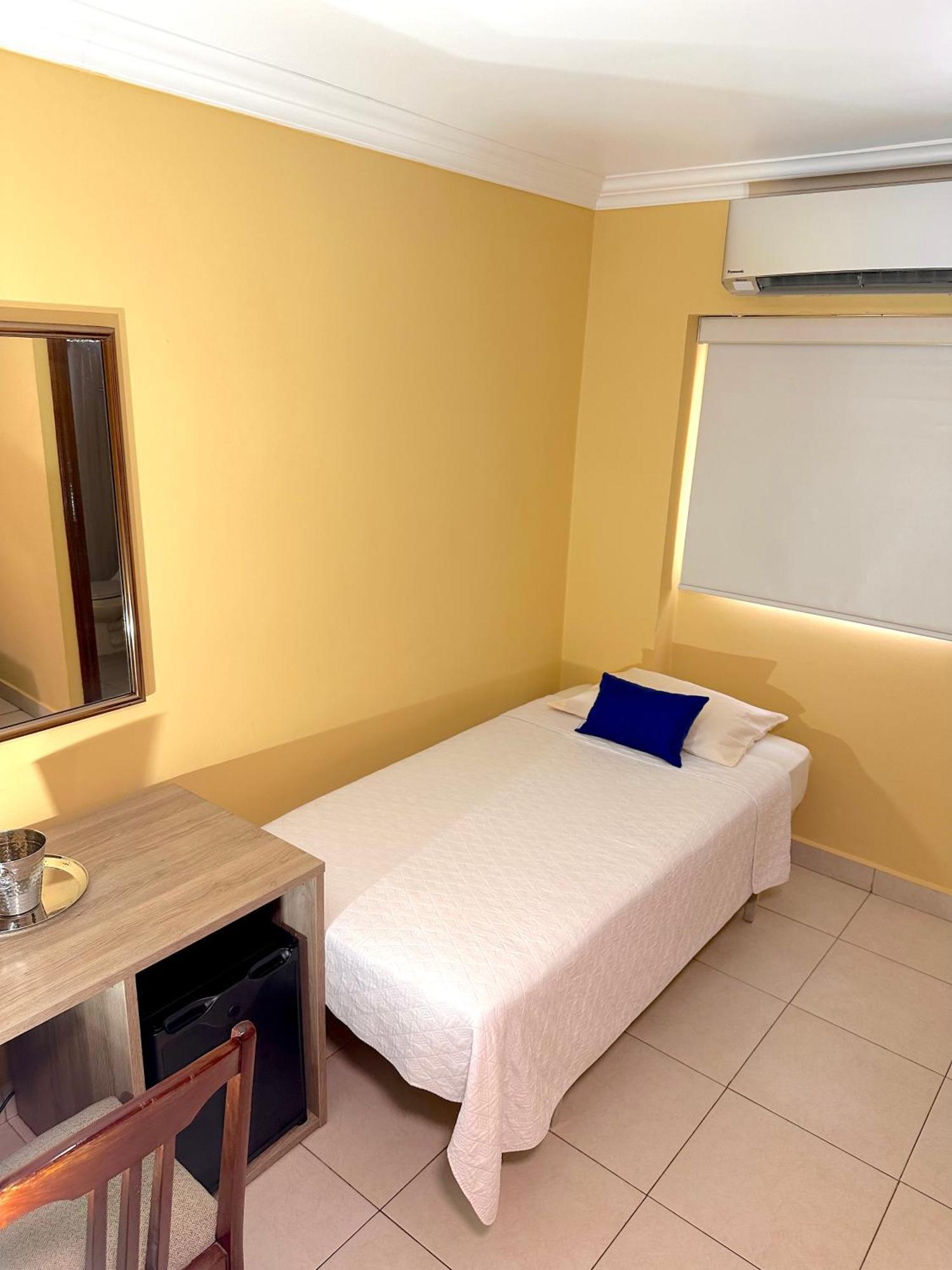 Hotel Andros Colon Exterior photo
